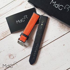 bracelet galuchat doublure orange mdg avec perle