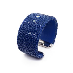 manchette galuchat saphir 30mm avec perle 1