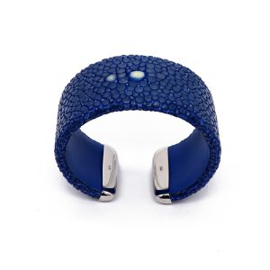 manchette galuchat saphir 30mm avec perle 3