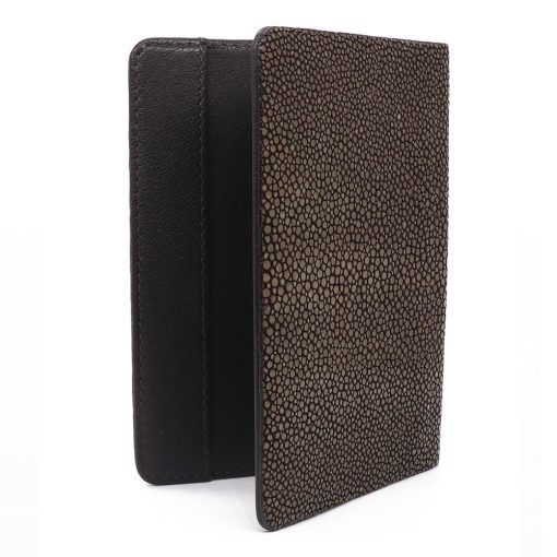porte passeport galuchat couleur chocolat 4