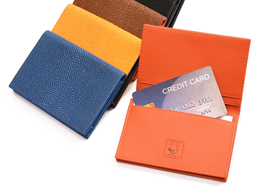 Porte cartes format compact en galuchat couleur chocolat 5 porte carte galuchat sable aknas han003 3 1