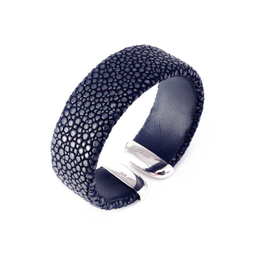 Cuff in stingray 20 mm with rhodium-plated 925 silver tips navy color