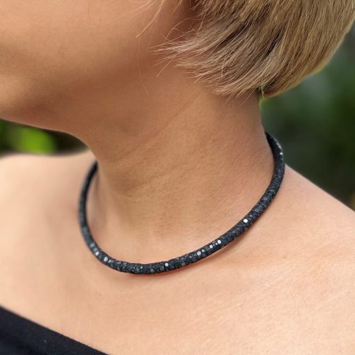 Soft necklace in black stingray - Image 2
