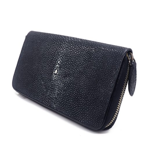Long wallet with zip closure in black stingray